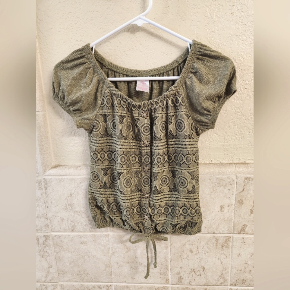 No Boundaries green top